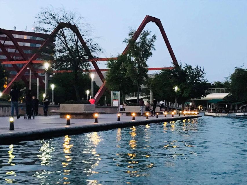 El mejor "City tour de Monterrey" +Guía +traslados +tickets - Paseo Santa Lucía Boat Ride: 2.5 km Through Industrial Monterrey