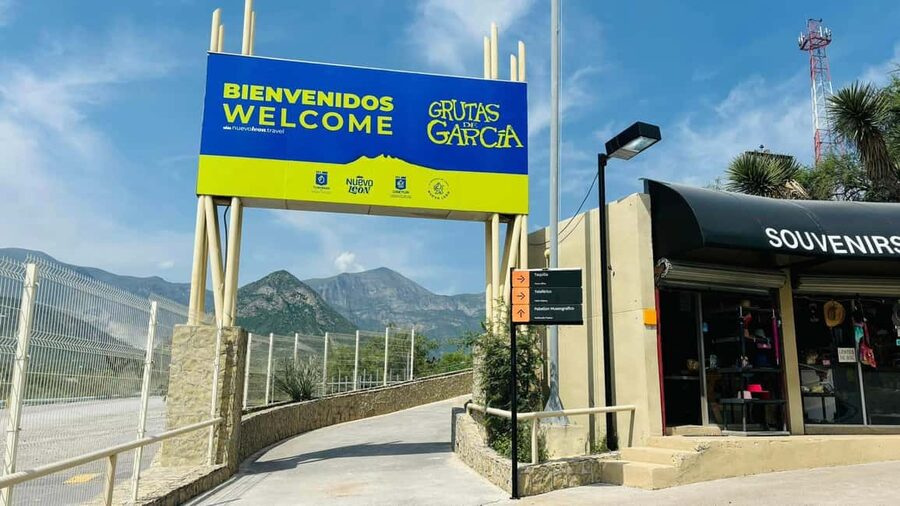 El mejor tour a "Grutas de Garcia" + Teleférico + Tickets - Mirador del Obispado: your Monterrey orientation stop