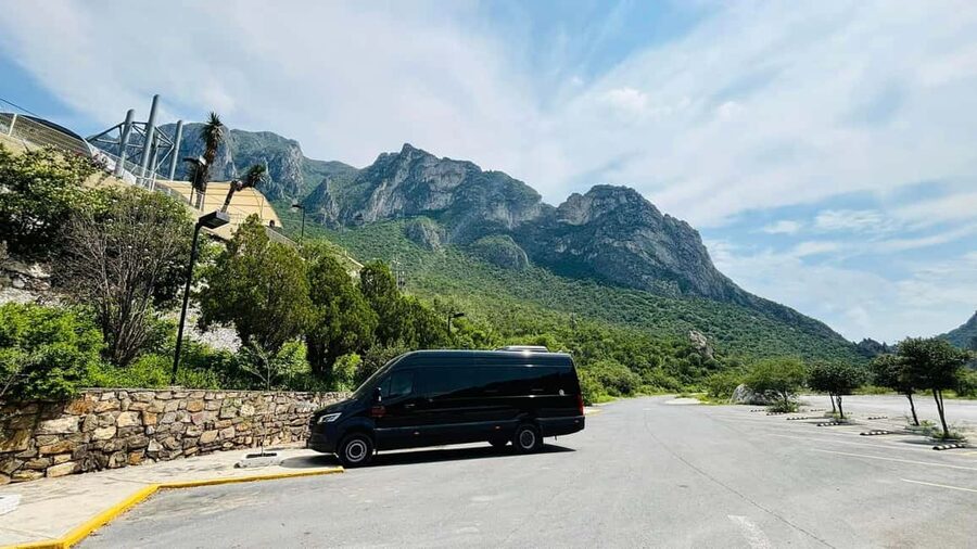 El mejor tour a "Grutas de Garcia" + Teleférico + Tickets - Guides make the difference: names to watch for and the style that helps