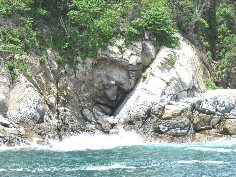 From La Crucecita: Private Huatulco 7 or 5 Bays Boat Trip - Key things to know before you go