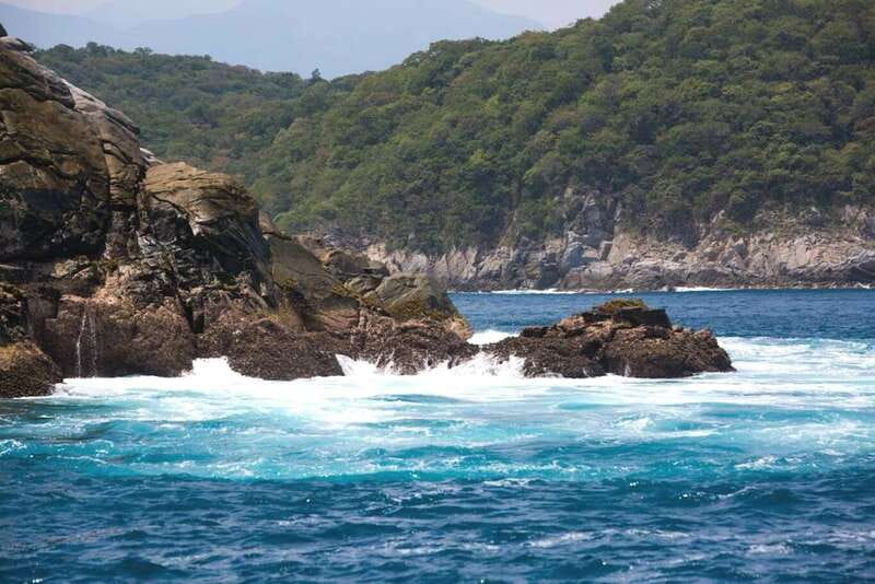 From La Crucecita: Private Huatulco 7 or 5 Bays Boat Trip - Boat comfort and small rules you should know