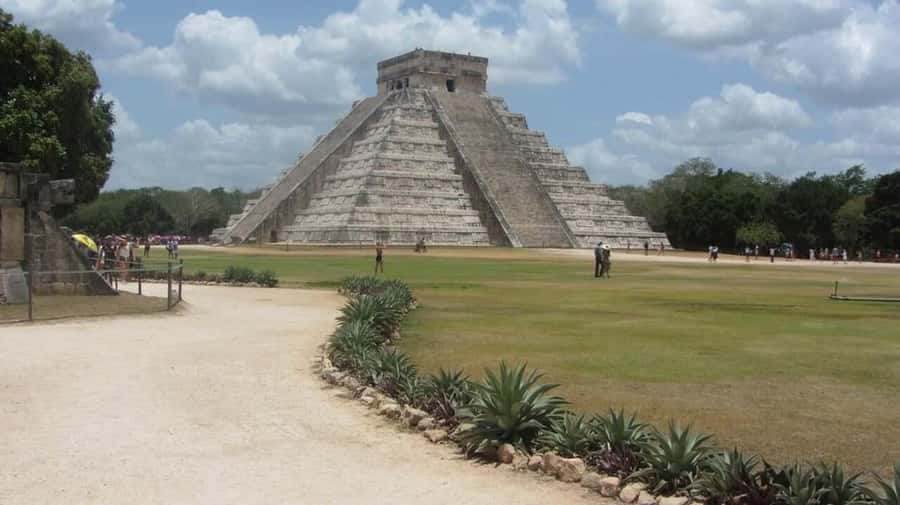 From Merida: Chichen Itza, Cenote, and Izamal, a Magical Town with Lunch - Izamal Pueblo Mágico: a quick look at the town’s bigger personality