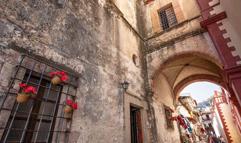 From Mexico City: 10-Hour Cuernavaca and Taxco Tour - The sunset finish near Taxco’s main plaza