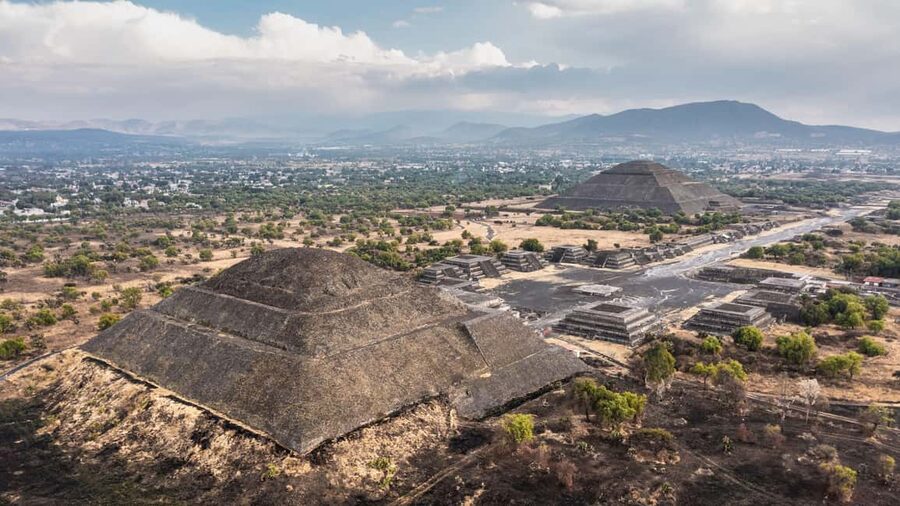 From Mexico City: Tour of Teotihuacan and Basilica of Guadalupe - Basilica of Our Lady of Guadalupe: the cloak, the symbolism, the why