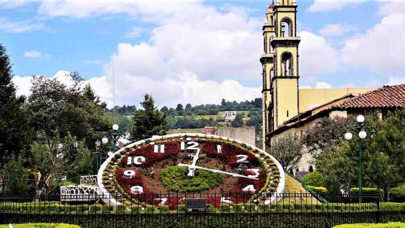 From Puebla: Zacatlan and Chignahuapan Magical Towns - Chignahuapan: Christmas cheer you can walk through