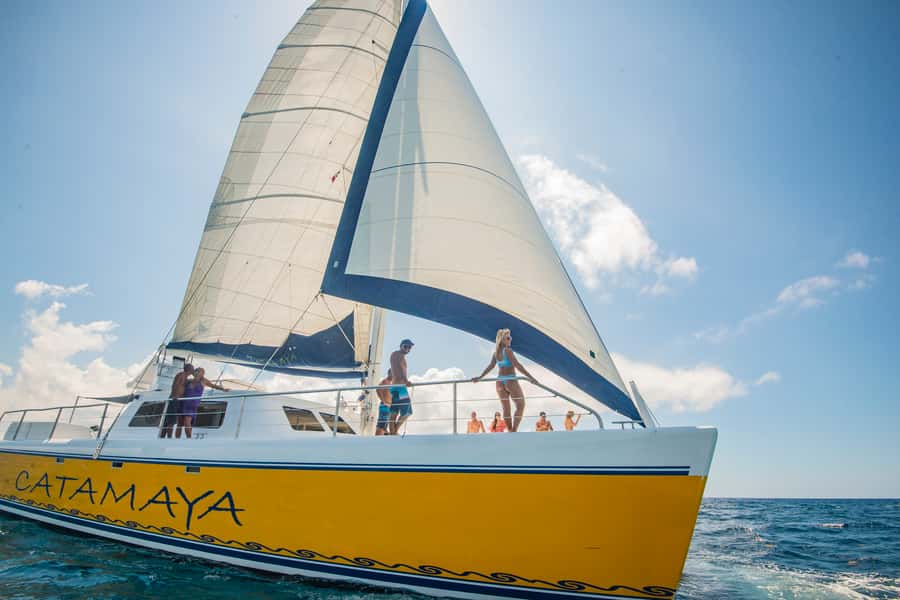 From Puerto Aventuras: Share Catamaran Tour - Boarding the 65-Foot Catamaran and Cruising Out Toward the Reef