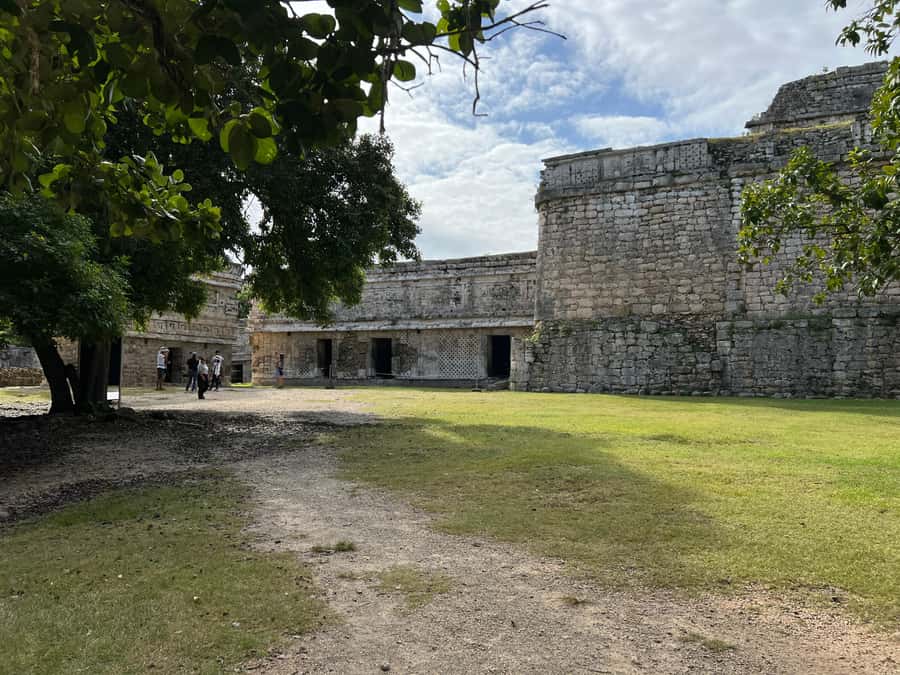 From Valladolid: Tour to Chichen Itza & 2 Cenotes - Chichén Itzá at opening time: what to prioritize in 2.5 hours