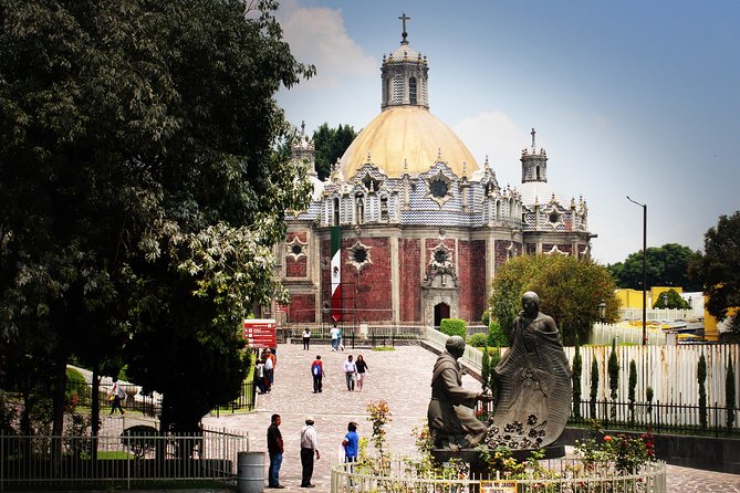 Full-Day Teotihuacan & Basilica Guadalupe Tour - Plaza de las Tres Culturas: A 20-Minute Shortcut Through Mexican History
