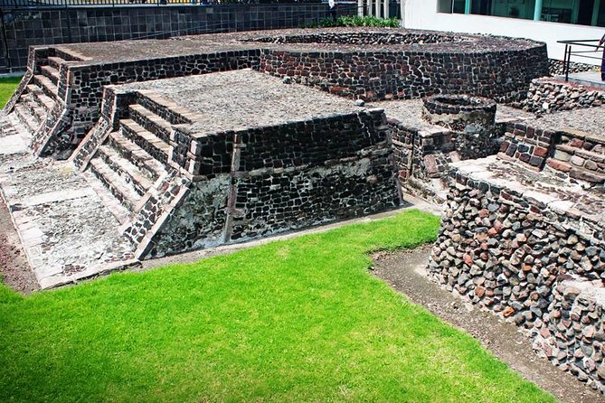 Full-Day Teotihuacan & Basilica Guadalupe Tour - Basilica de Santa Maria de Guadalupe: What You Can See in One Hour