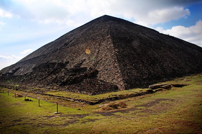 Full-Day Teotihuacan & Basilica Guadalupe Tour - Along the Route: Paseo de Reforma and Tlatelolco
