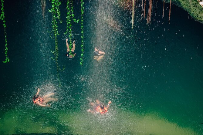 Full Day Tour Chichen Itza plus Cenotes From Valladolid - Small group promise, possible bigger bus reality