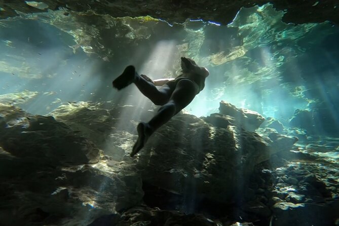 Full Day Tour to Tulum Cenote and Swim with Turtles in Akumal - Akumal turtle snorkeling: lockers, vests, and why crowds change everything