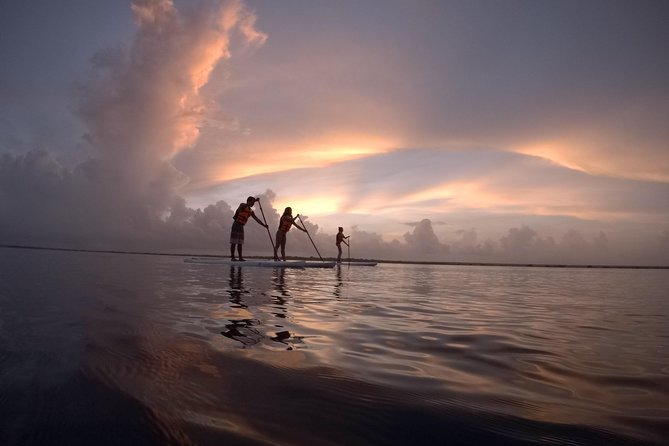 Golden Hour at Mariscal Lagoon: A Sunset to Remember - Where You Meet and How the Timing Helps