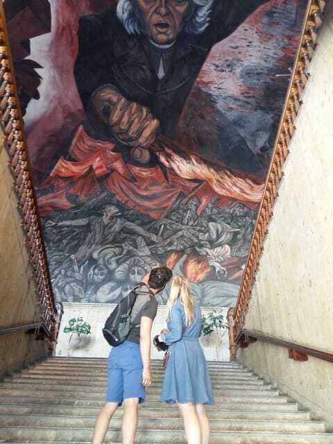 Guadalajara: Culture, Architecture, and Market Walking Tour - Rotonda de los Jaliscienses Ilustres and Plaza de Armas