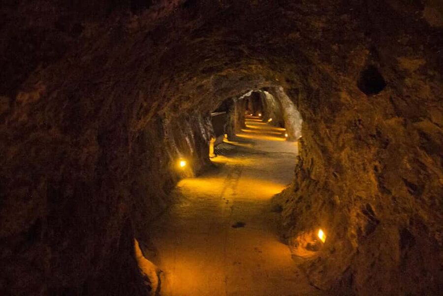 Guanajuato: Mummies, Mines and Tunnels Guided Group Tour - Getting in the van with a local guide, in Spanish
