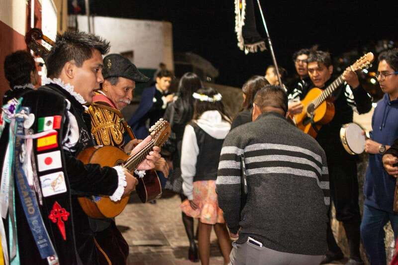 Guanajuato: Night Walk with the Estudiantina - How the callejoneada works in Guanajuato at night