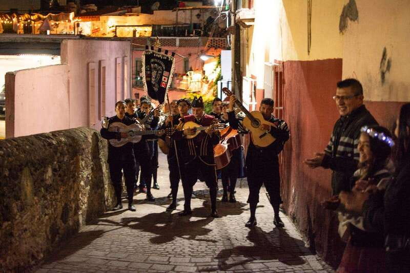 Guanajuato: Night Walk with the Estudiantina - Spanish-only night walk, and how to enjoy it anyway