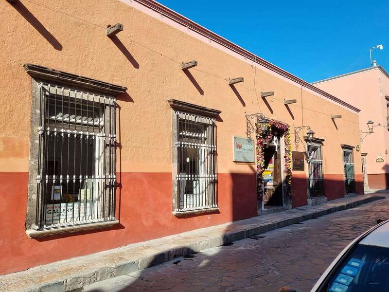 Historical & Cultural Walking Tour of San Miguel de Allende - Casa de Cultura Banamex and the Mayorazgo de la Canal Story