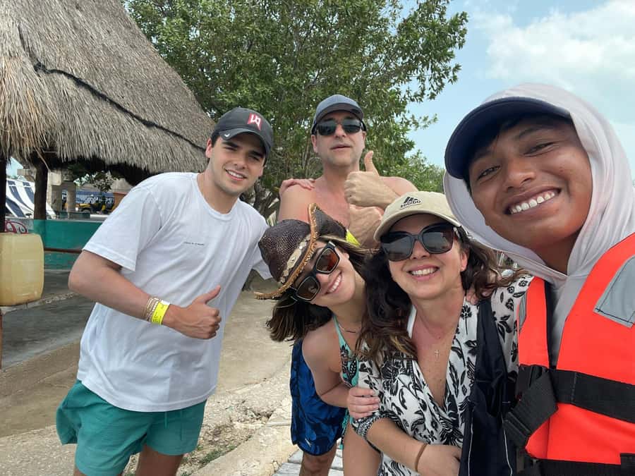 Holbox: Punta Mosquitos, Birds & Pasión Island Boat Tour - Meeting at Cholencos Tours: find the right boat quickly