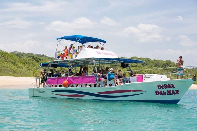 Huatulco: Bays Boat Tour with Snorkeling and Hotel Pickup - Hotel Pickup to Santa Cruz Dock, Then Out Over Huatulco Bay