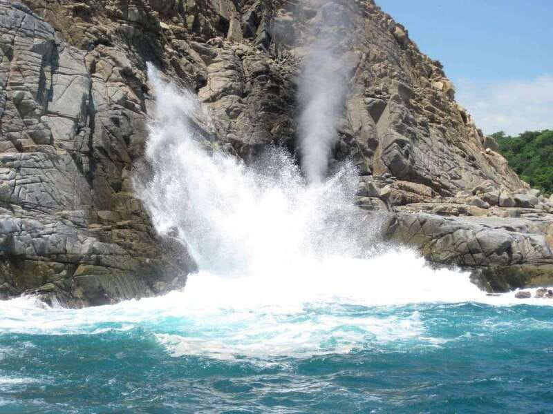 Huatulco: Bays Boat Tour with Snorkeling and Hotel Pickup - Open-Water Cruising: Wildlife Spotting and the Mixteco Face