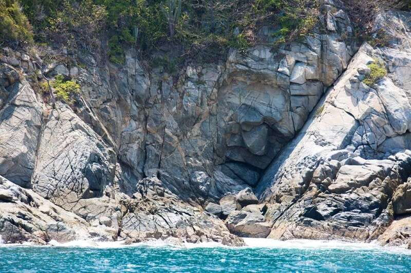 Huatulco: Bays Boat Tour with Snorkeling and Hotel Pickup - Maguey Bay: Beach Swimming and a Seafood Lunch Break