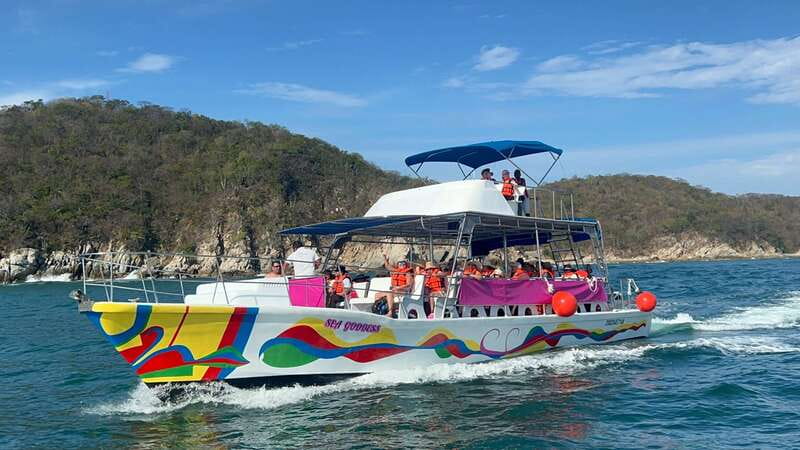 Huatulco: Bays Boat Tour with Snorkeling and Hotel Pickup - The Main Snorkeling Stop: Chachacual Bay and Its Protected-Water Feel