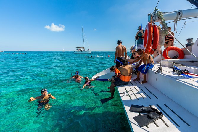 Isla Mujeres Catamaran, Open Bar & Optional Buffet and pick up - Food and drinks: what’s actually included on board and at lunch
