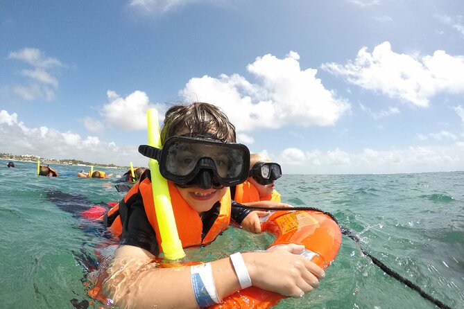 Isla Mujeres Snorkeling & Catamaran Adventure Tour - Stop 3: Albatros Beach Club, lunch buffet, and Playa Norte swim