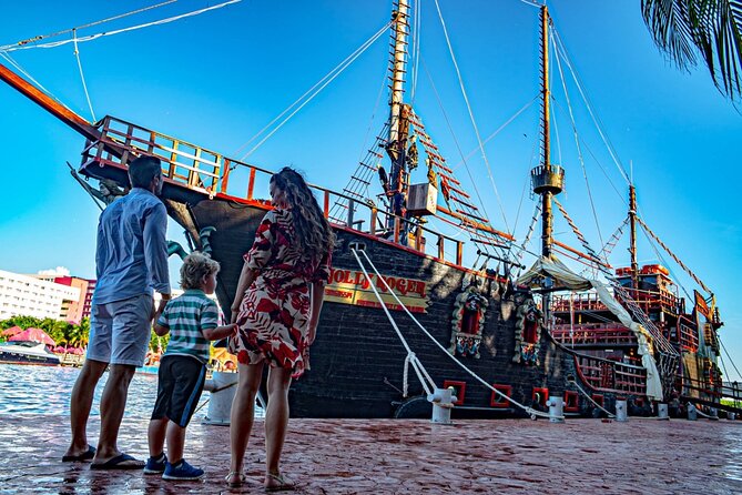 Jolly Roger Pirate Show and Dinner in Cancun - Dinner and open bar: regular and premium menus, plus what you should expect