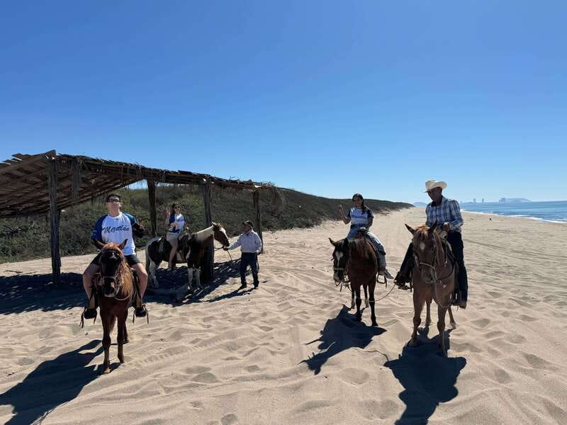 Jungle and beach horseback ride + lunch + mezcal - Getting picked up, the easiest way to start the day