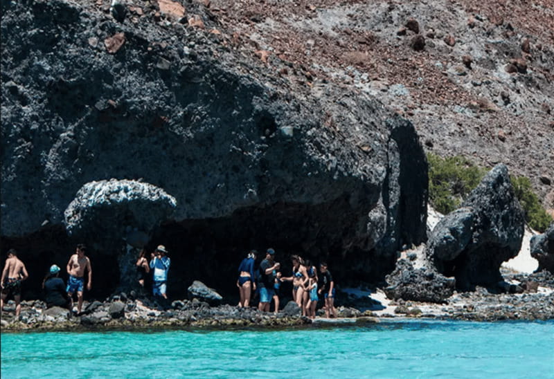 La Paz: Boat ride to Espiritu Santo island and sloop - From Muelle Fiscal to island views: the start that sets the pace