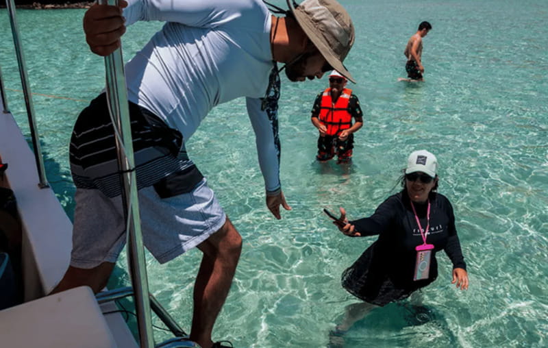 La Paz: Boat ride to Espiritu Santo island and sloop - Balandra Beach: the quick feet-on-sand stop