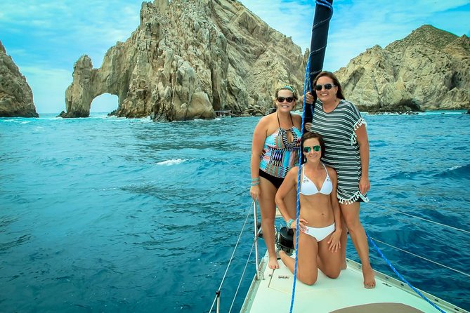 Lands End Luxury Sail and Snorkel Cruise in Cabo San Lucas - Stop 1, El Arco de Cabo San Lucas: photos, sea lions, and real scale