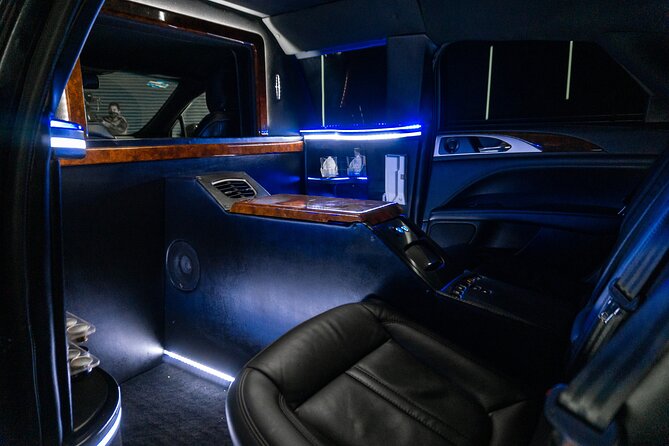 Lincoln Stretch limo from Cancun Hotel Zone to Cancun Airport - Hotel Lobby Pickup: Quick Meet-Up, Clean Vehicle, and Real-World Ease