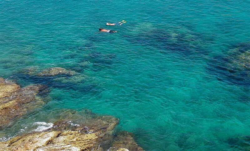 Los Cabos: Kayaking and Snorkeling in Two Pristine Bays - The second paddle: caves, cliffs, and wave splashes