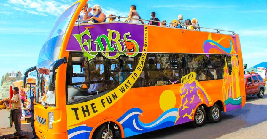 Mazatlán: Double-Decker Bus, Cliff Diving & Walking Tour - Glorieta Germania and the cliff-jump spectacle at the lookout points