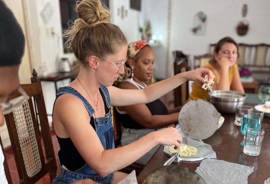 Mérida Cooking Class, taste of Yucatan - Bilingual guides and local hosts, how the day stays easy