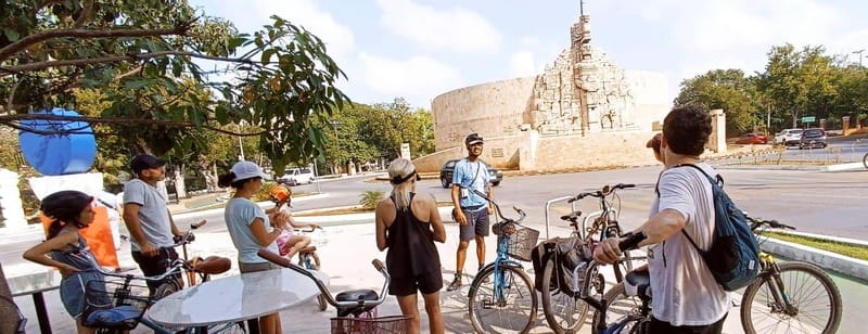 Mérida: Montejo Boulevard and Historic Center bike tour - The safe street into Plaza Mayor: cathedral views and colonial-era clues