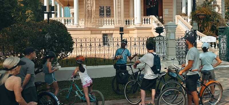 Mérida: Montejo Boulevard and Historic Center bike tour - Casa Montejo and the cathedral area: short stops, clear meaning