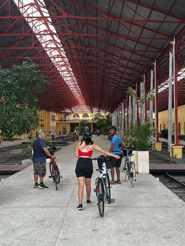Mérida: The E-bike tour with history and culture - Montejo Avenue, mansions, and the Monument to the Homeland