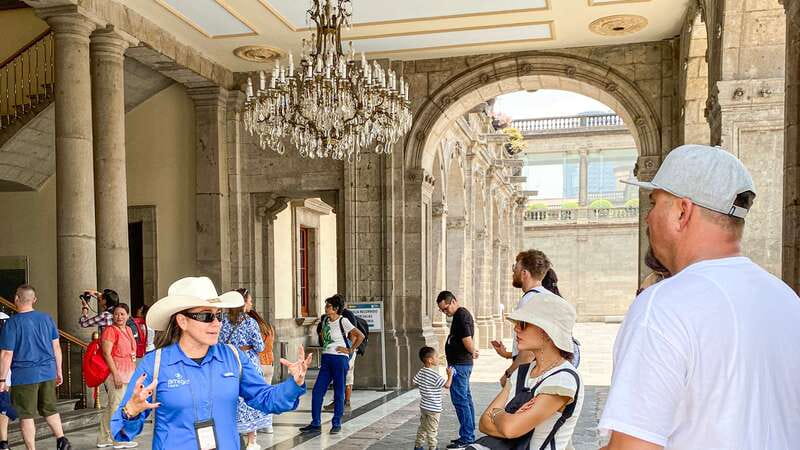 Mexico City: Chapultepec Castle and Anthropology Museum Tour - Avenida Grutas coffee stop and Chapultepec Park stroll