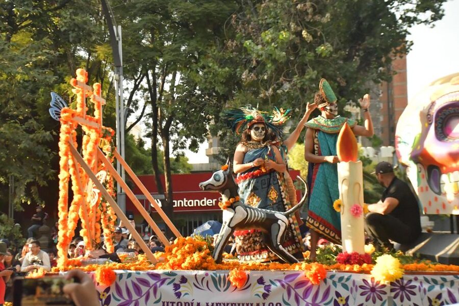 Mexico City: Day of the Dead Guided Tour - Xochimilco at Night: Traginera Boats and Live Mariachi