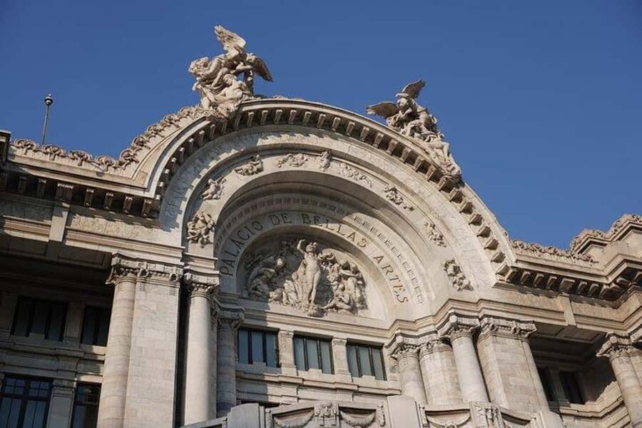 Mexico City: Exclusive Tour of Palacio de Bellas Artes - Timing, small-group feel, and what to bring