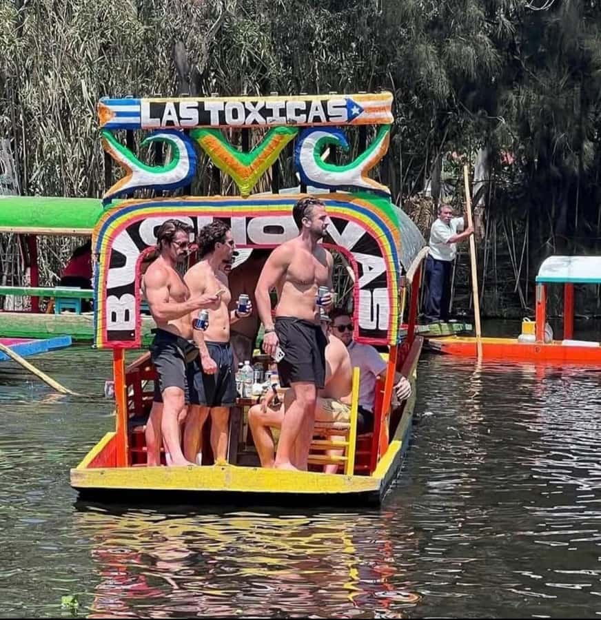 Mexico City: Expert-Guided Boat Tour with Lunch and Drinks - Lotería on a Boat: How the Game Turns Sightseeing Into Connection