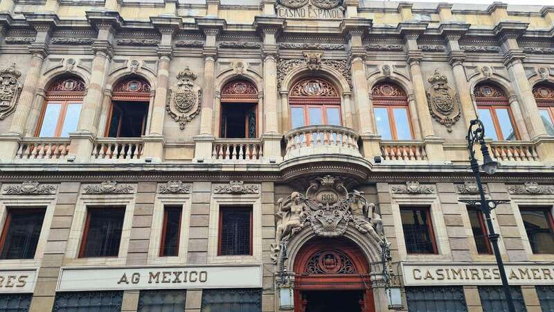Mexico City: Historical walking tour of Tenochtitlan - Casa de los Azulejos: tiles outside, Orozco inside