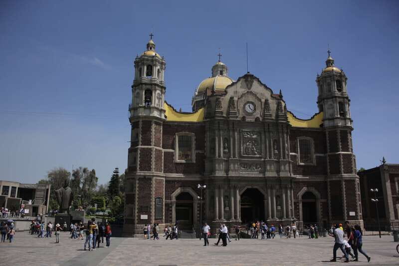 Mexico City: Hop-On Hop-Off Bus City Tour - Practical tips for smooth rides: crowds, Sunday Ciclotón, and weather