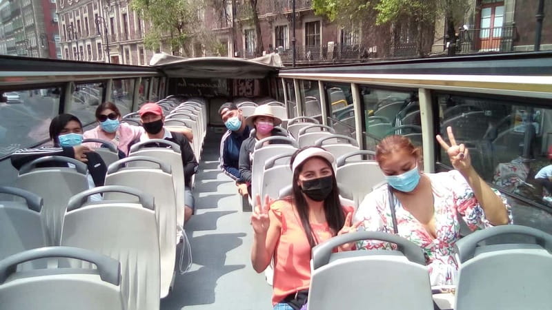 Mexico City: Hop-On Hop-Off Bus City Tour - Getting on board: meeting point, bracelet swap, and what to bring