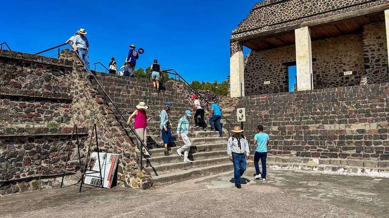Mexico City: Private Teotihuacan Archeological Tour - Lunch timing at the same stop, and how to plan around it