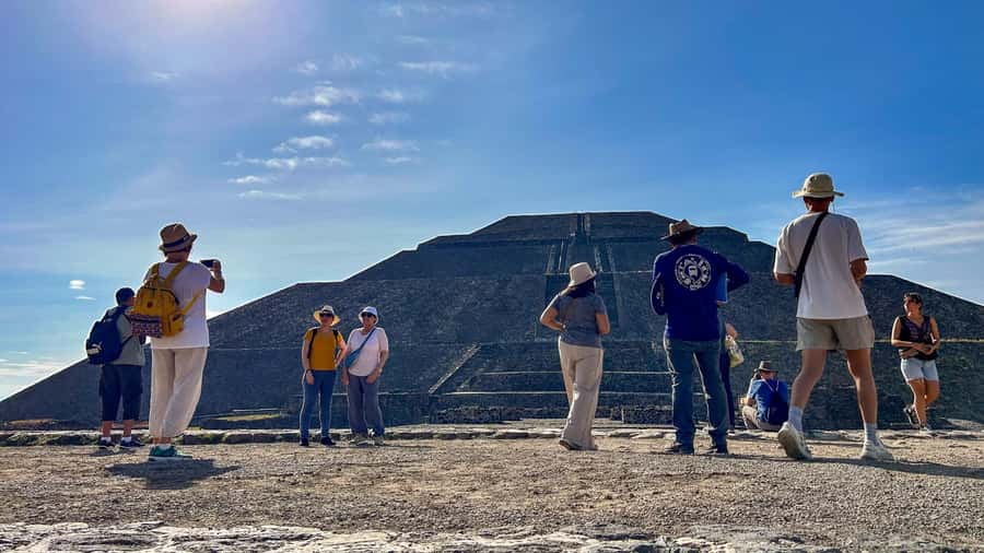Mexico City: Teotihuacan & Guadalupe Shrine Tour with Lunch - Skip-the-Line Value and Why a Guide Changes Teotihuacan